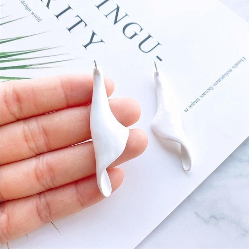 Anting Tusuk Gantung Desain Bunga Calla Lily Warna Putih Untuk Wanita