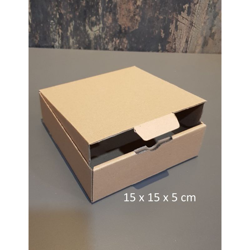 

Kardus Hampers Box Ukuran 15x15x5 Cm dan 20x15x5 Cm