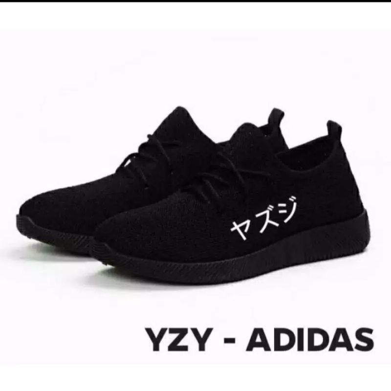 Sepatu Sneakers YeezyChina/HitamAdidas