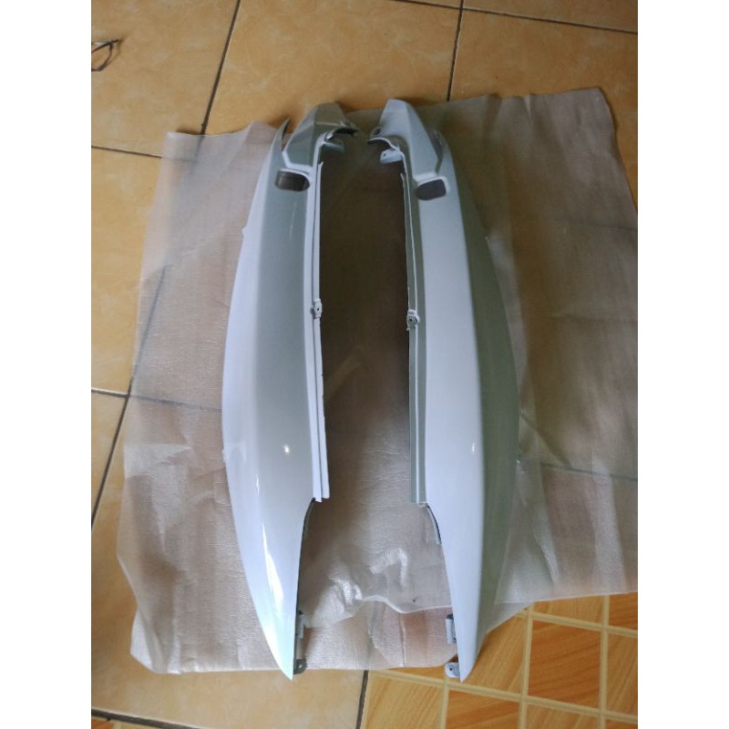 body belakang Honda spacy putih