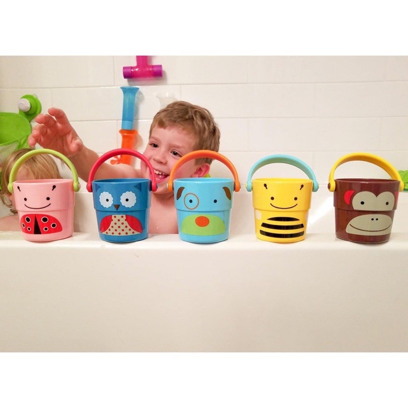 Skip Hop Zoo Stack &amp; Pour Bucket - Mainan Mandi Anak Skiphop