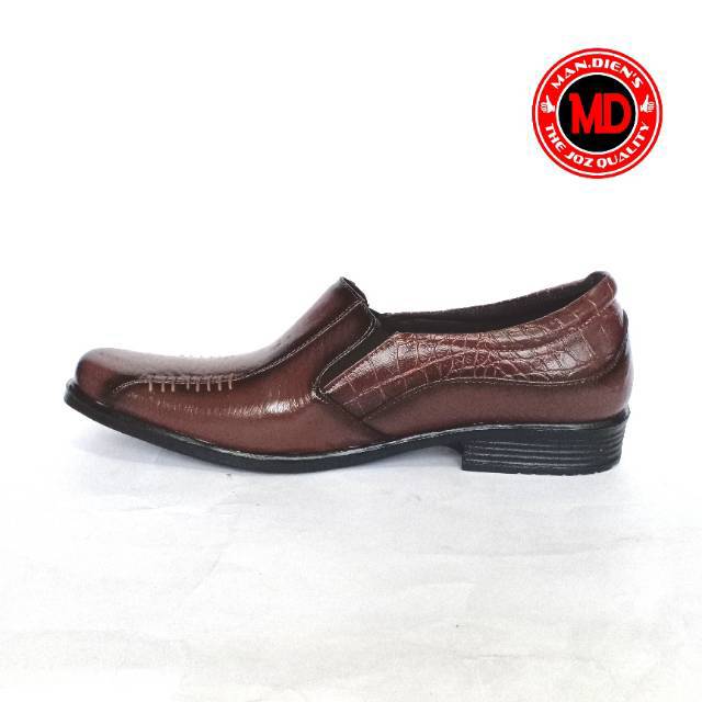 MANDIENSN PRED. 07 Sepatu Formal Pria / Sepatu Pantofel Bahan Kulit Sintetis Hitam/Coklat