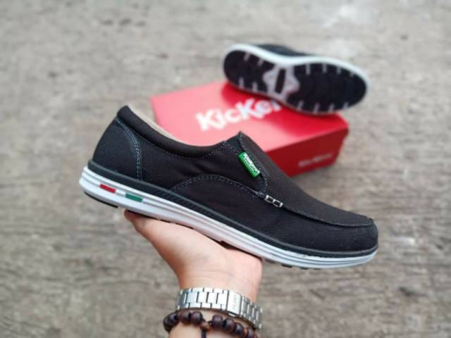 SEPATU KASUAL PRIA SLIP ON KICKERS / SEPATU KERJA KULIAH KICKERS SLOP TANPA TALI / SEPATU JALAN SANTAI MEJENG FORMAL ELEGAN