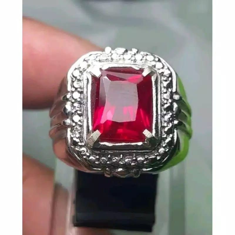 Batu cincin merah siam kotak