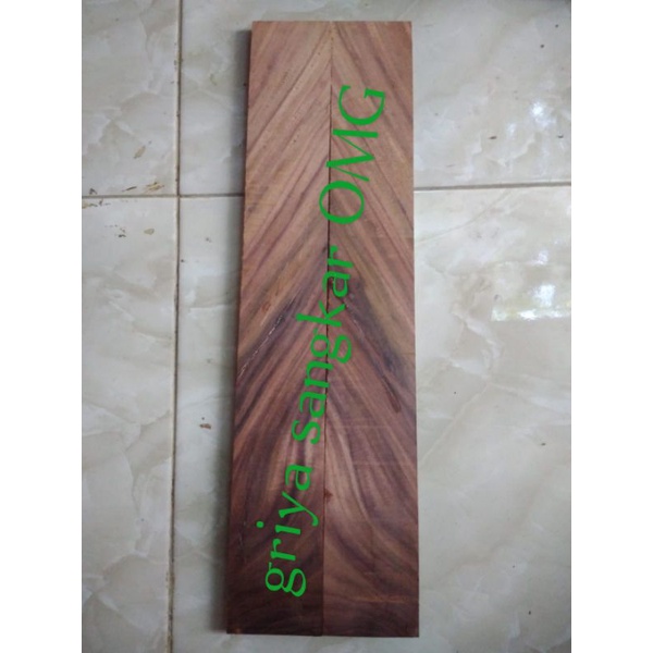 Papan kayu sono keling motif