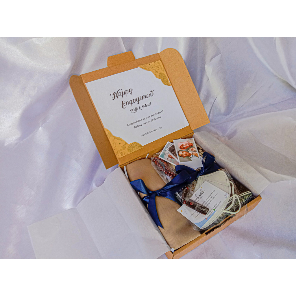 

HAMPERS ULANG TAHUN CEWEK/KADO PACAR/KADO MUSLIM/KADO GRADUATION By Sirius Gallery