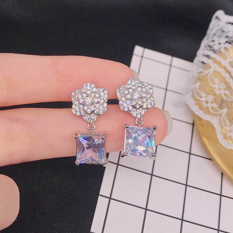 Fancyqube Anting Drop Cubic Zirconia Aaa Bentuk Bunga Mawar Persegi Warna Putih Untuk Wanita