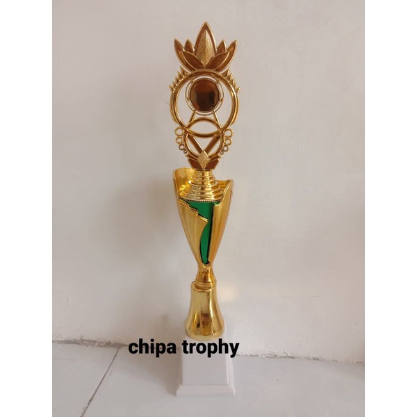 Piala w4 cup tumpuk