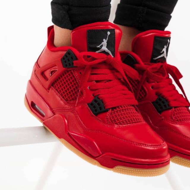 All red jordan hot sale 4 gum bottom