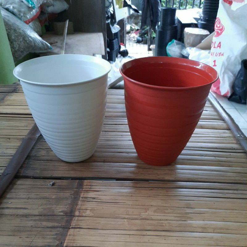 Pot bunga TAIWAN P -BEE185T putih dan merah bata