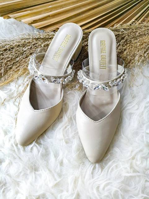 Sepatu  cantik addela best seller sepatu wanita sepatu cream 5cm