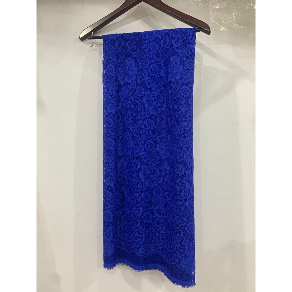 Kebaya Brokat Semi Prancis Motif Mawar Warna Biru Elektrik Terang Ukuran 2,5 x 1,5 meter Pengiriman 