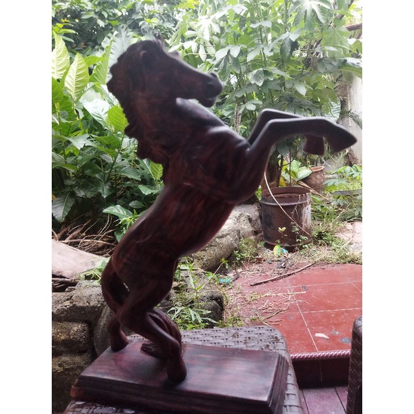 PATUNG KUDA DARI KAYU