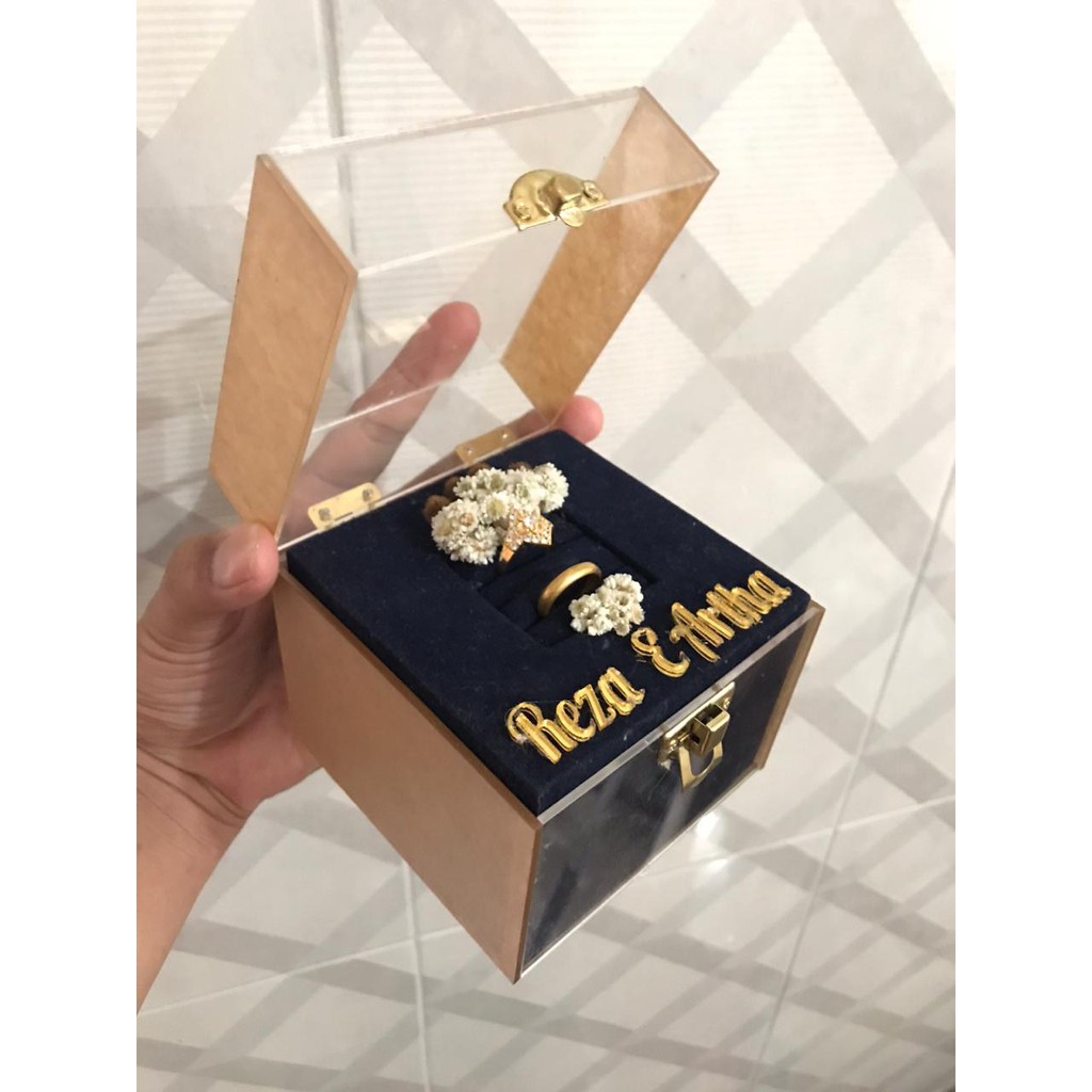 

BOX MAHAR AKRILIK