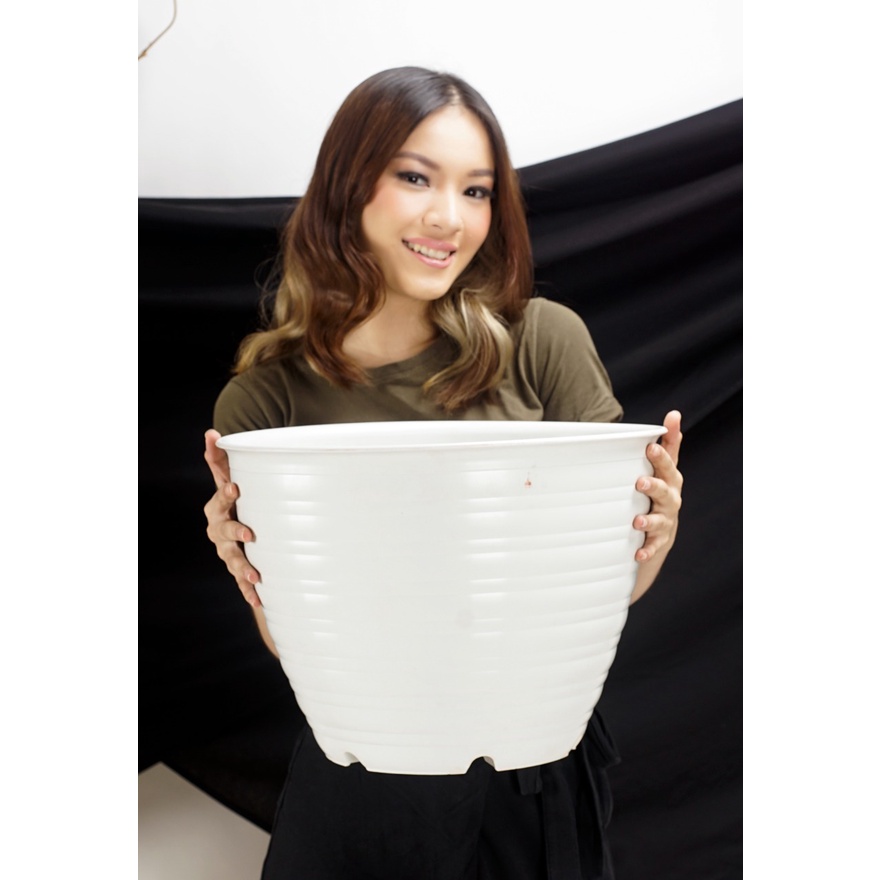 Rajaindobekasi Ori Pot Super Tawon 40 Cm Putih Pot Plastik Bunga Tanaman Jumbo Besar Tebal Murah Grosir Pot Jumbo Besar Putih Tinggi Murah 40cm 50cm 60cm 70cm 100cm