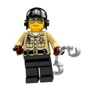 Lego Minifigures series 2 (Traffic Cop)