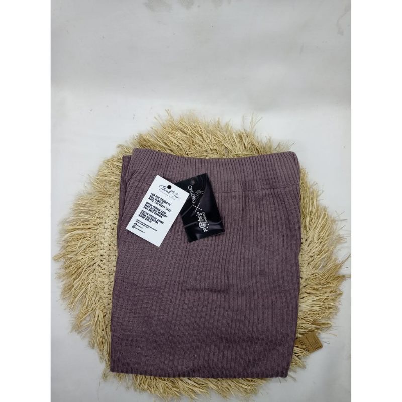 ROK RAJUT/ ROK SPAN RAJUT /ROK SPAN RAJUT PREMIUM / ROK KNIT // ROK SPAN /ROK SPAN HITAM/ ROK SPAN RAJUT PREMIUM TEBAL/KNIT/KNITTED/RAJUTAN/SPAN/ROK/ ROK SPAN KNITED/ SPAN RAJUT PREMIUM WANITA MURAH TERLARIS TERJANGKAU-Burgundi