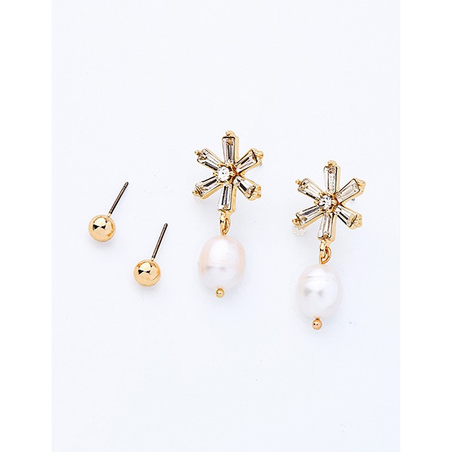 LRC Anting Tusuk Fashion Gold Diamond Flower Pearl Earrings F60228