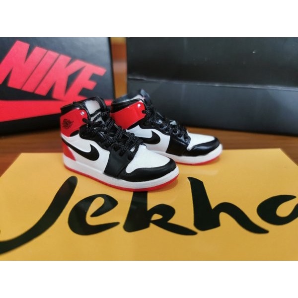 Air Jordan 1 HIGH SATIN BLACK TOE - 3D Sneakers Keychain Gantungan