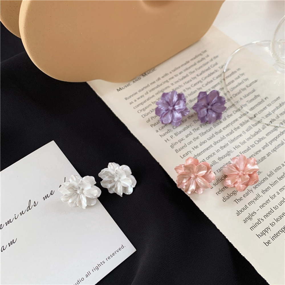 Anting Klip on Tanpa Tindik Desain Bunga Bahan Resin Warna Putihungu Untuk Wanita