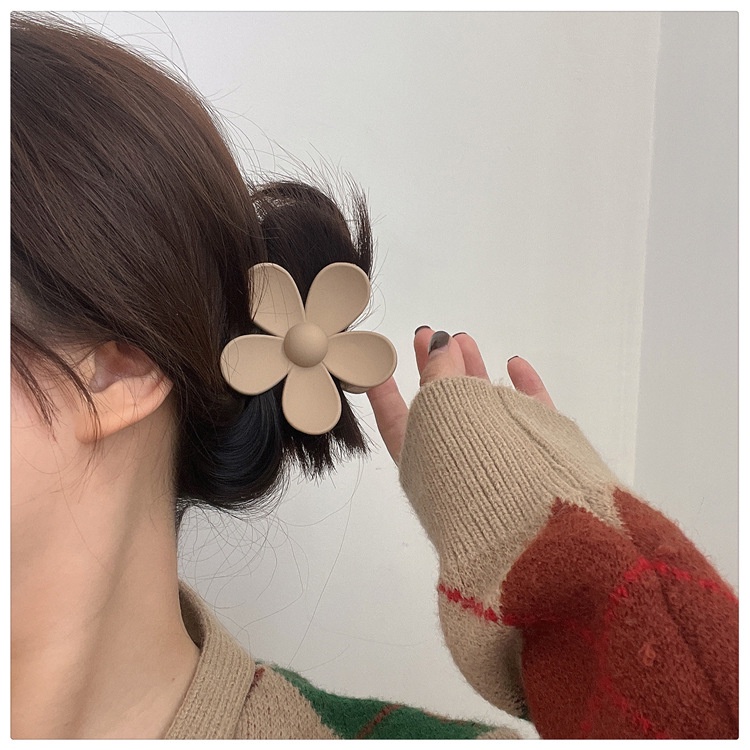 JEPIT JEPITAN BADAI JEDAI WARNA MONOKROM EARTH TONE MODEL BUNGA TULANG KOTAK PERSEGI BESAR KLIP RAMBUT TEBAL KOREA WANITA KOREAN WOMEN SQUARE LONG BONE FLOWER JAW HAIRCLIP ACCESSORIES CLUTCHER CLAW CLIP CLIPS MONOCHROM COLOR BIG MEDIUM SIZE