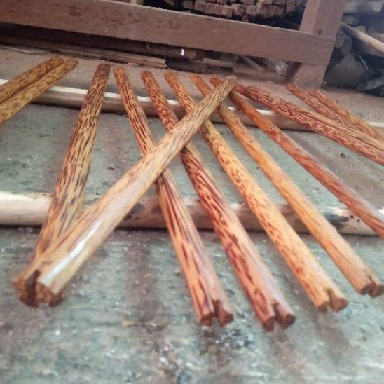 Tangkringan Oval & Dowel kayu kelapa Lovebird 1 pasang