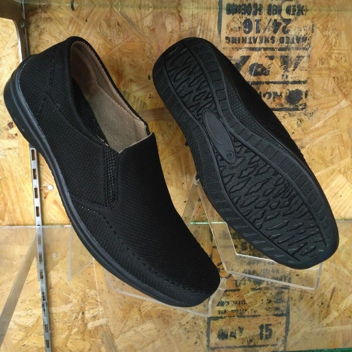 Sepatu Pria Kulit Casual Slip On Santai Formal Kerja Sekolah Fashion Sepatu Casual Pria Warna Hitam Polos