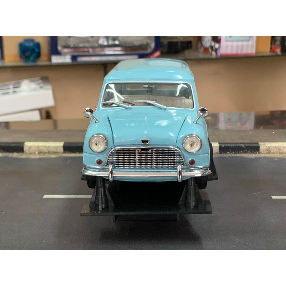 Kyosho 1/18 Austin Mini Countryman Light Blue