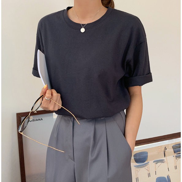 Diraya Kaos Polos Pria Wanita Lengan Pendek Round Neck Normal Fit Unisex Cotton Combed 30'S