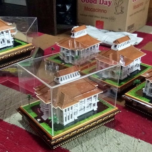 Miniatur Gedung Juang