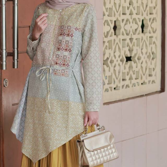 PRELOVED MOSHA BLOUSE BY HEAVEN LIGHTS