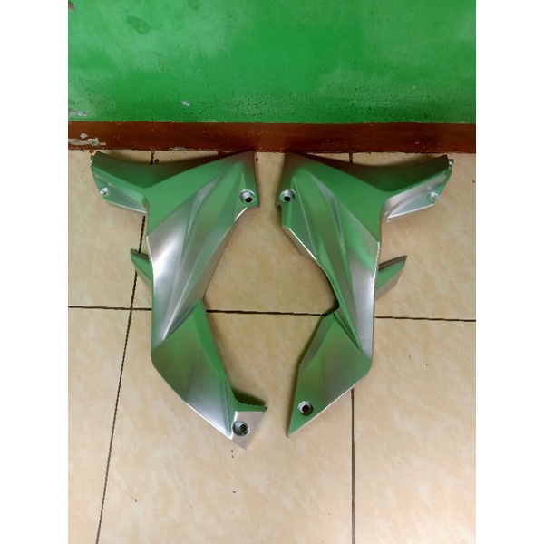 Sayap bagian bawah Blade lama silver