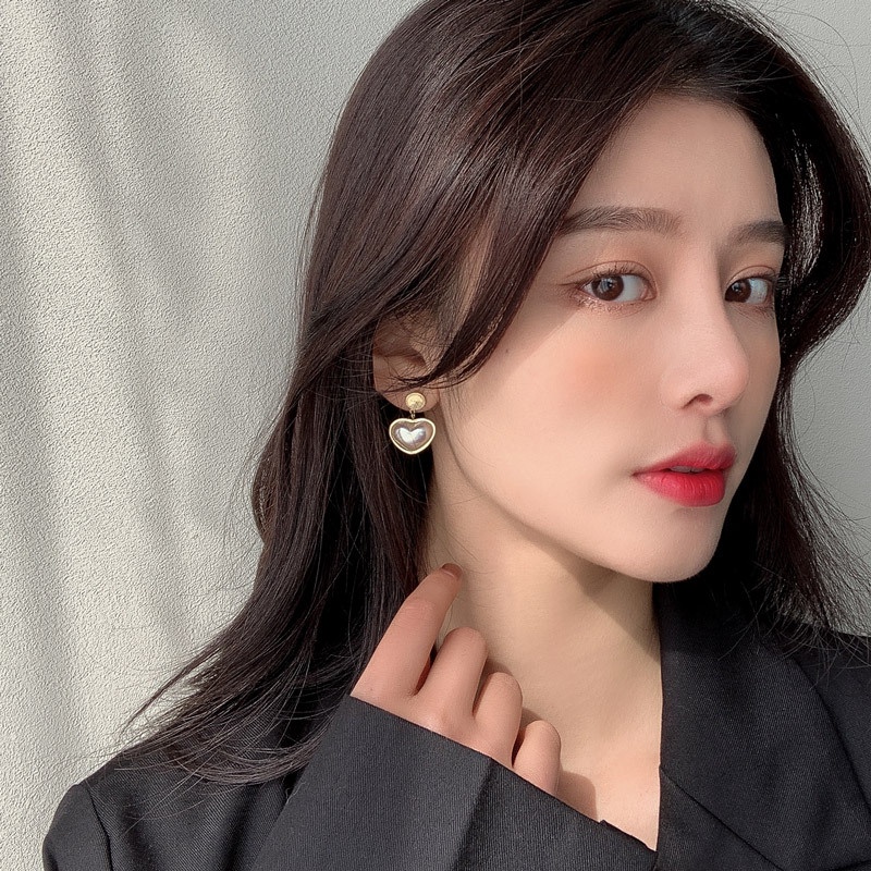 Anting stud love putih mutiara titanium korea style anti karat - ercassia