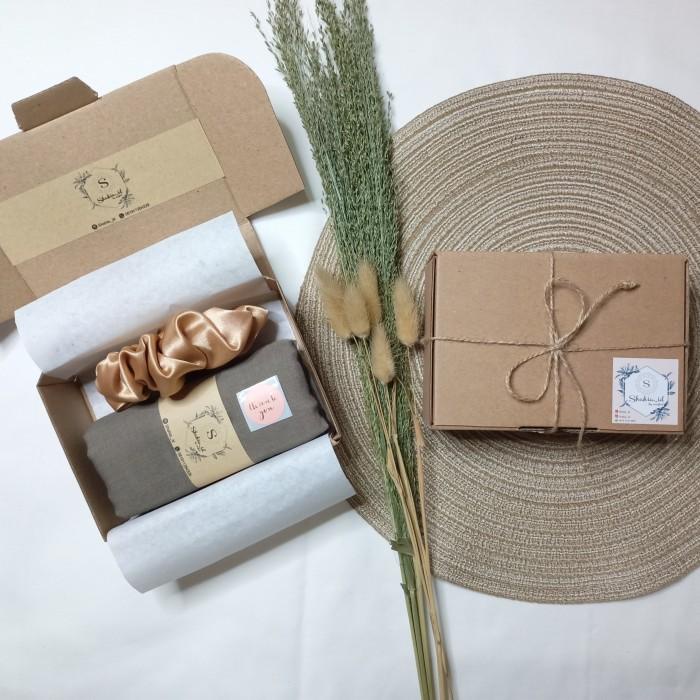 

Hampers | Hampers Hijab/Hampers Gift Box/Voal Watersplash (1Pcs + 1 Scrunchie)