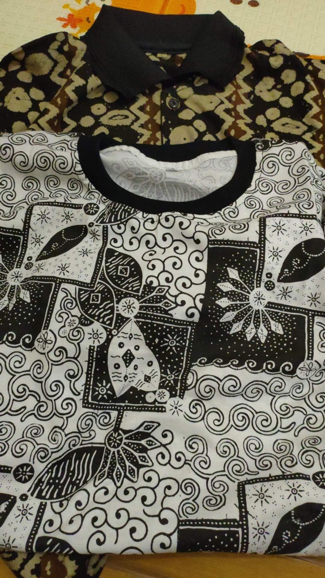 Kaos Pria - Kaos Batik - Print Monocrom - Hq