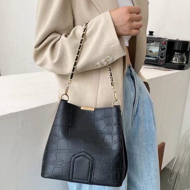 TASBLUE  Gaya Korea Baru One Shoulder Crossbody Tas Wanita / Tas Selempang Wanita / Tas Selempang Impor Berkualitas Tinggi  T33