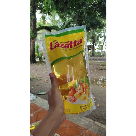 Minyak goreng Lazatta 1L
