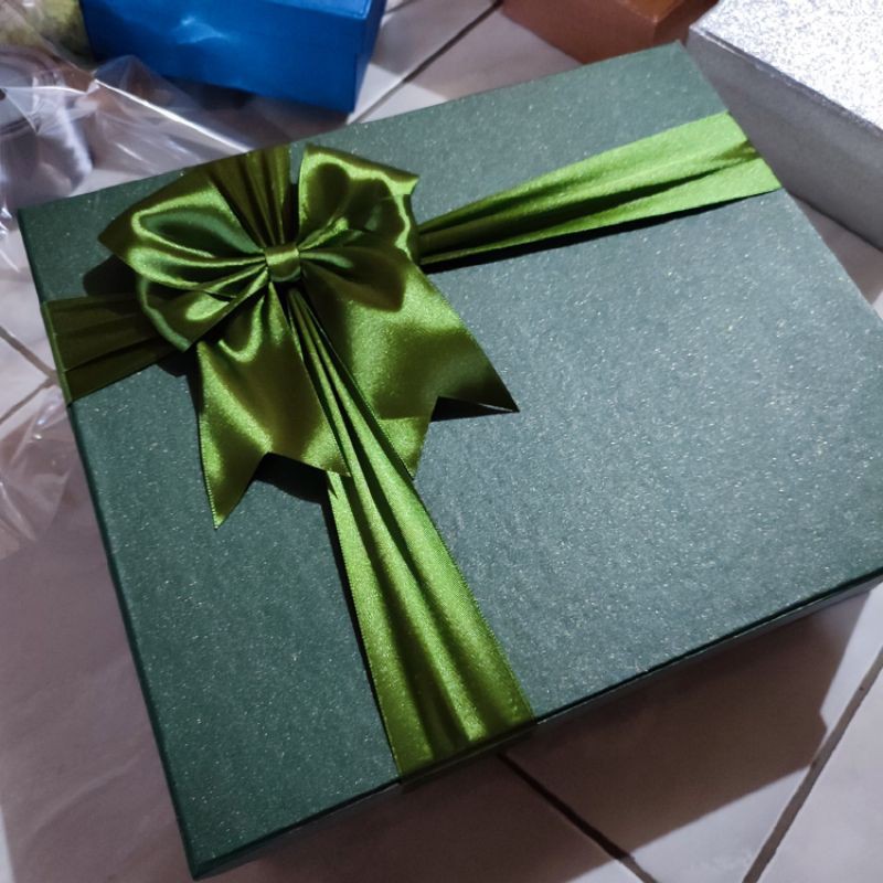 BOX KADO HAMPERS KOTAK PARCEL LEBARAN HIJAU TUA PITA ARMY 2