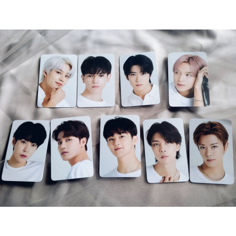 BENE KTOWN SEASON GREETINGS 2022 NCT 127 HAECHAN MARK JUNGWOO JAEHYUN DOYOUNG YUTA TAEYONG JOHNNY TA