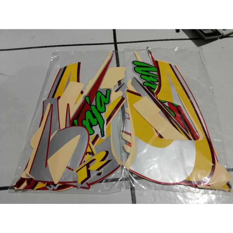 stiker striping ninja r kis 2005