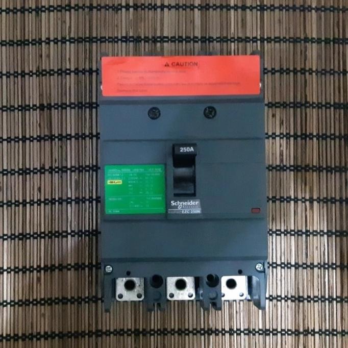 Mccb Schneider EZC 250F 3 Phase 125 , 160 , 200 250 Ampere Original