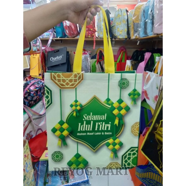 

TAS HANTARAN SELAMAT IDUL FITRI 1443 H VERSI KETUPAT HIJAU KUNING