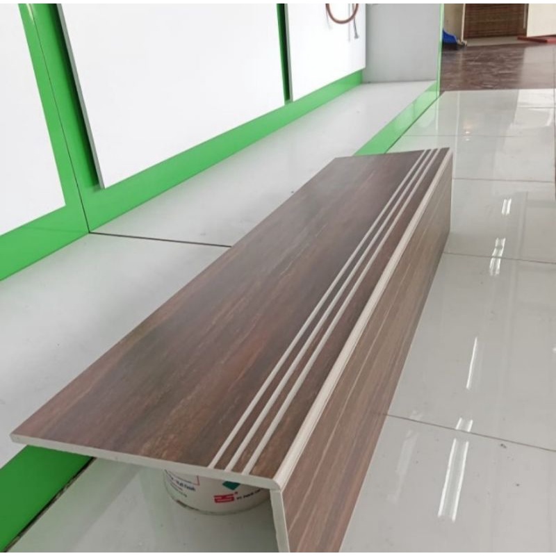 Granit Tangga 30x120+20x120 Satu Set Motif Serat Kayu Brown Elwood By INDOGRES