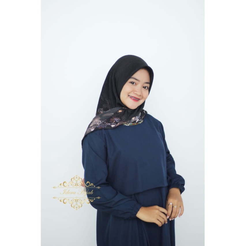 Hijab Segi Empat Plisket Motif atau Hijab Segi Empat Plisket Pompom