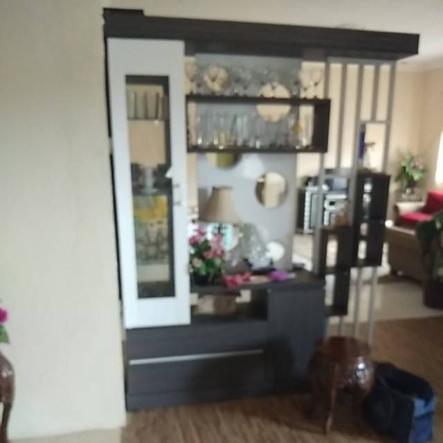 

Lemari pembatas
