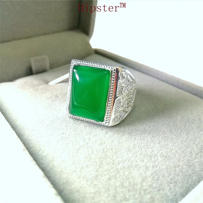 Classic Retro Personality Luxury Square Emerald Ring