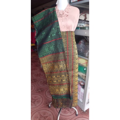 KAIN SONGKET BATAK TUMTUMAN FULL TANPA SAMBUNGAN SONGKET TUMTUMAN FULL WARNA HIJAU GOLD ASLI TENUN