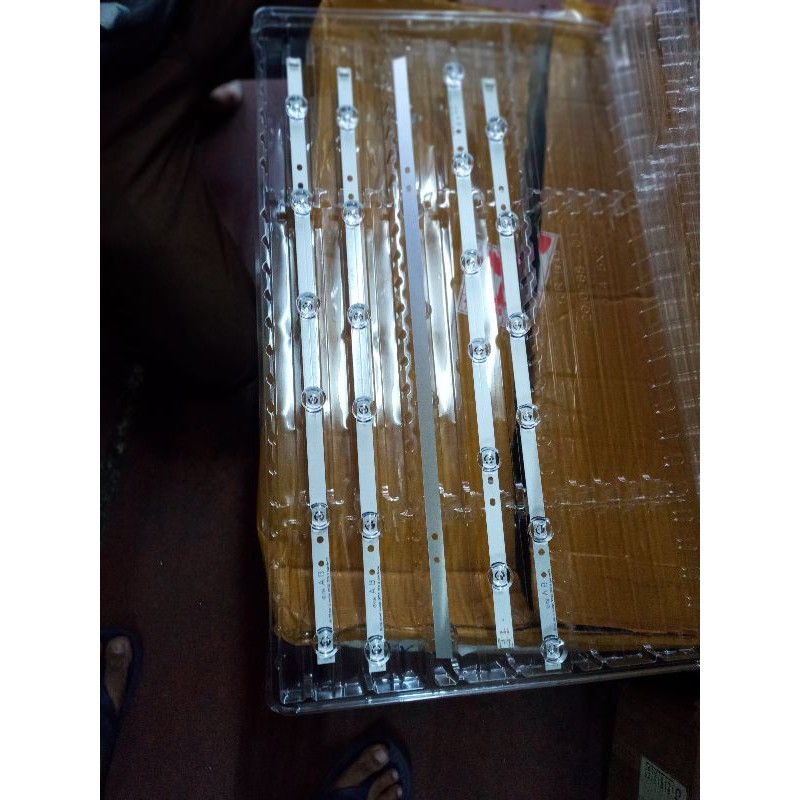 LED LG 32 Inch 6 Volt 6 Mata