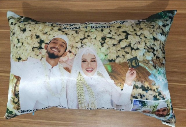 Kado / Souvenir Bantal Foto Print Murah