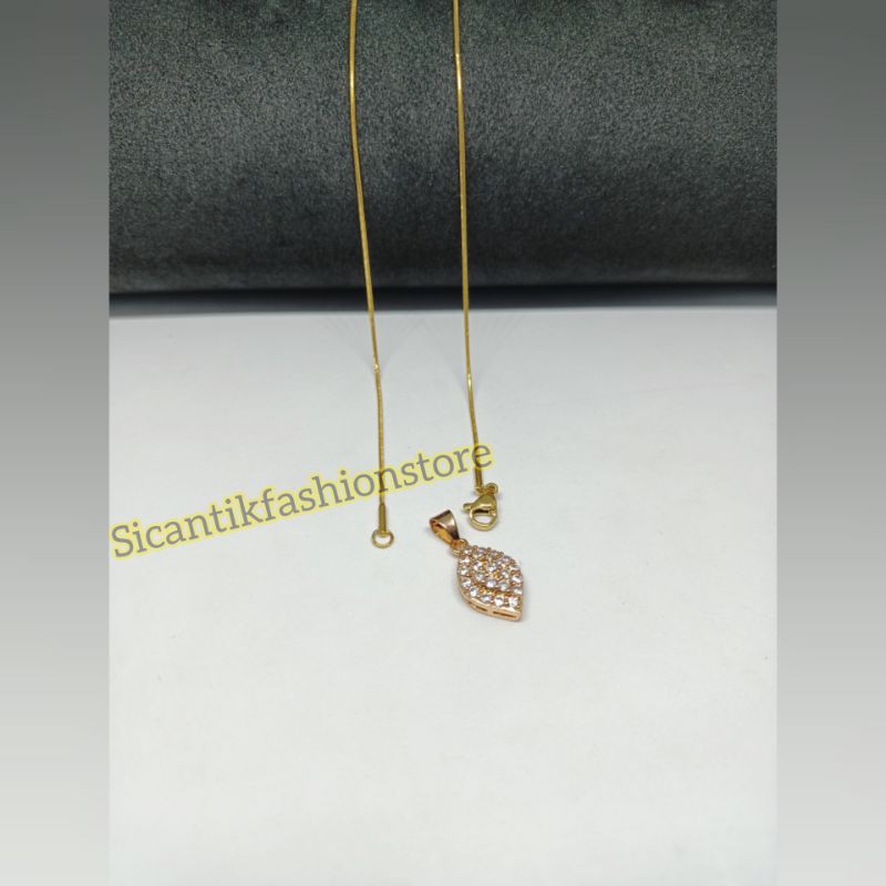 PROMO KALUNG TITANIUM PLUS LIONTIN PERTAMA SEGITIGA FASHION WANITA TERLARIS LAPIS EMAS MEWAH LIONTIN